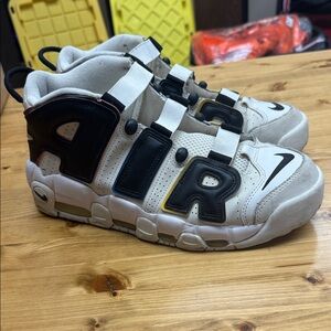 Nike Uptempo colorful lining in White and Black